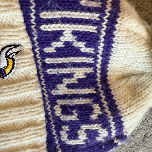 New Era Purple and White Vikings Beanie EUC - Picture 4 of 10
